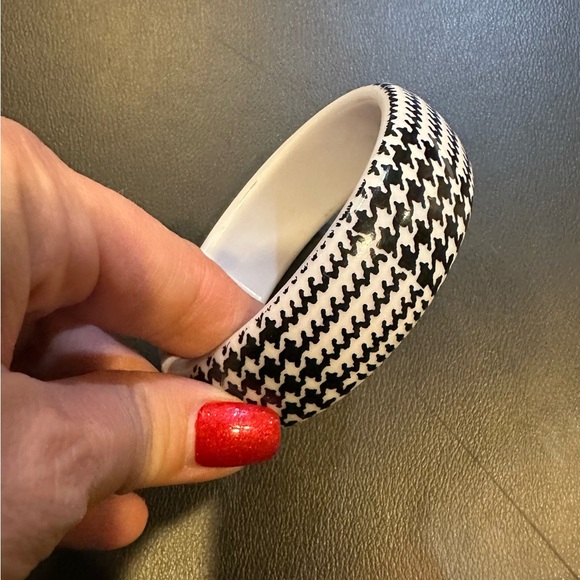 RARE Barbie Official 2010 Women’s Plastic Houndstooth Mattel Bangle Bracelet - Picture 3 of 7